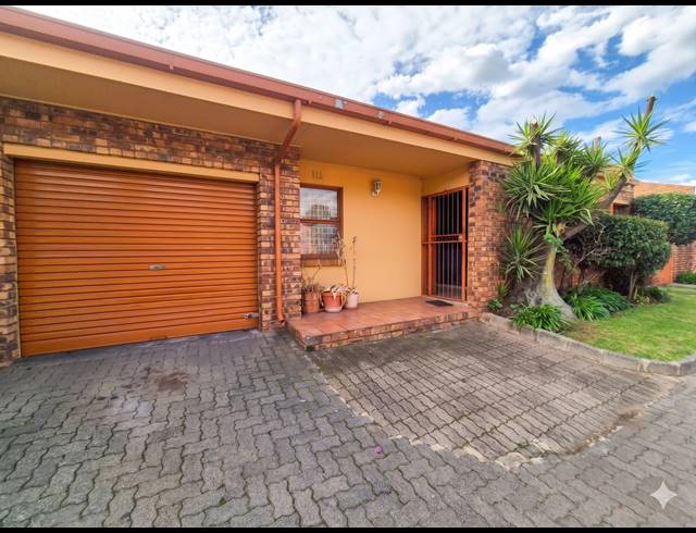 3 BEDROOM TOWNHOUSE FOR SALE IN VANDERBIJLPARK CE 2